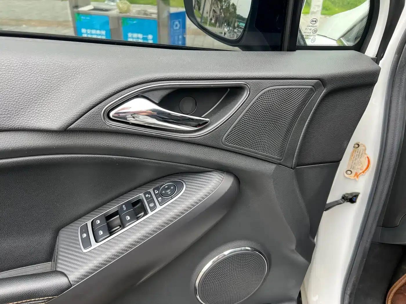 2017 Yuan 1.5L Automatic Cool and Stylish Model — миниатюра 21
