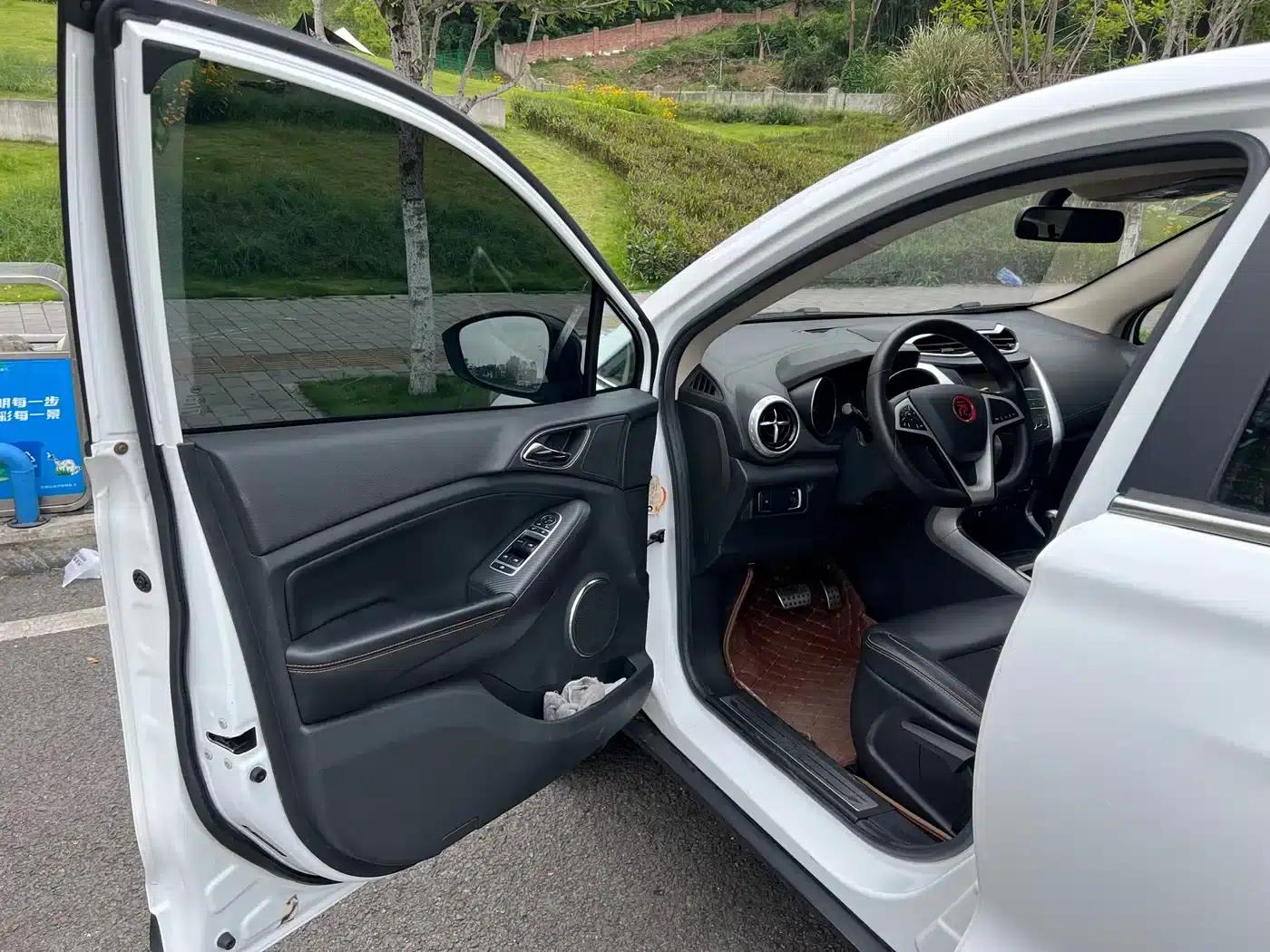 2017 Yuan 1.5L Automatic Cool and Stylish Model — миниатюра 23