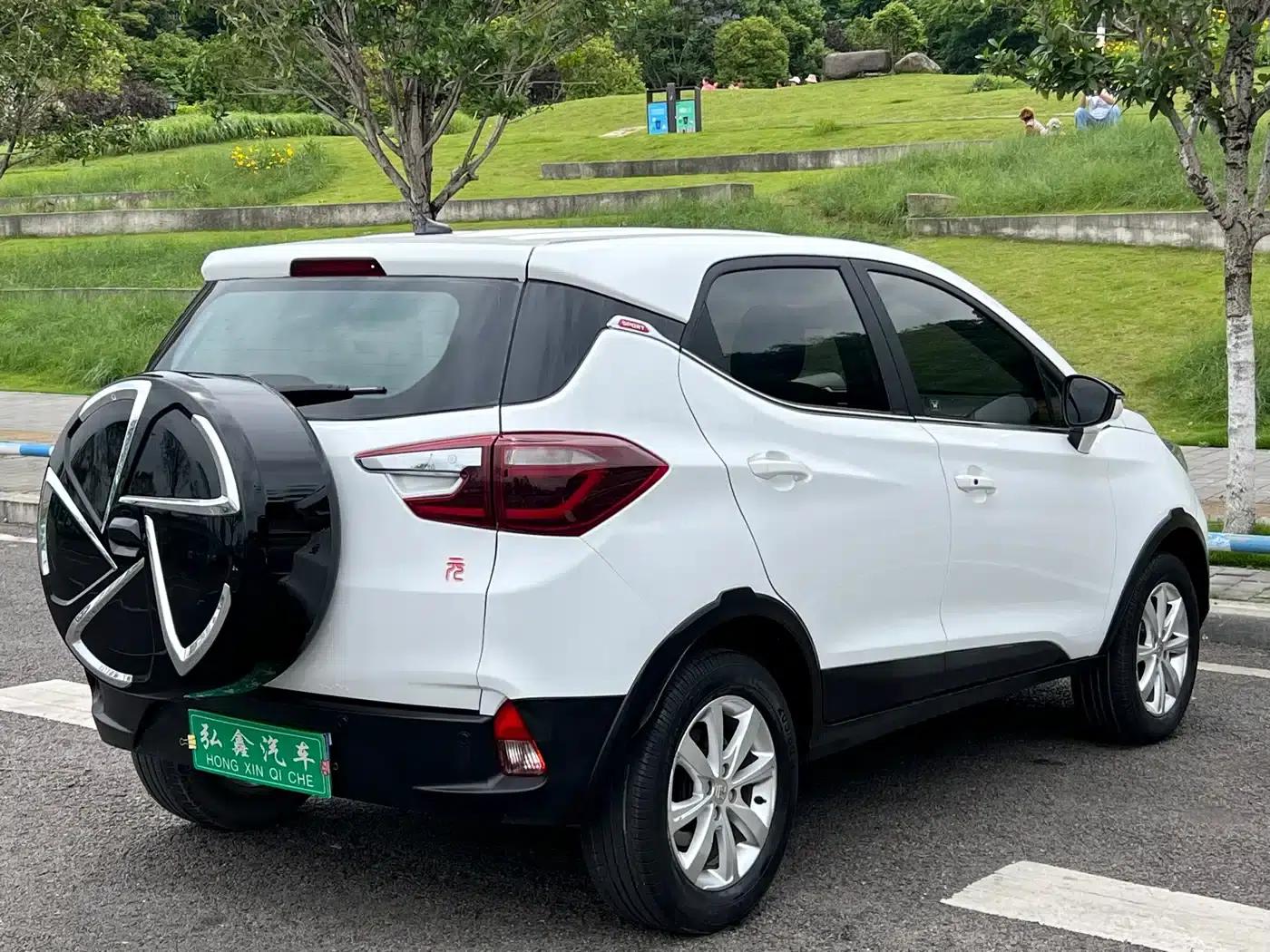 2017 Yuan 1.5L Automatic Cool and Stylish Model — миниатюра 5