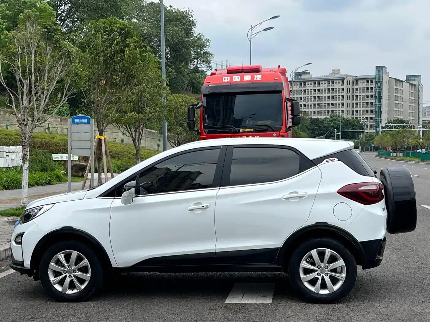 2017 Yuan 1.5L Automatic Cool and Stylish Model — миниатюра 7