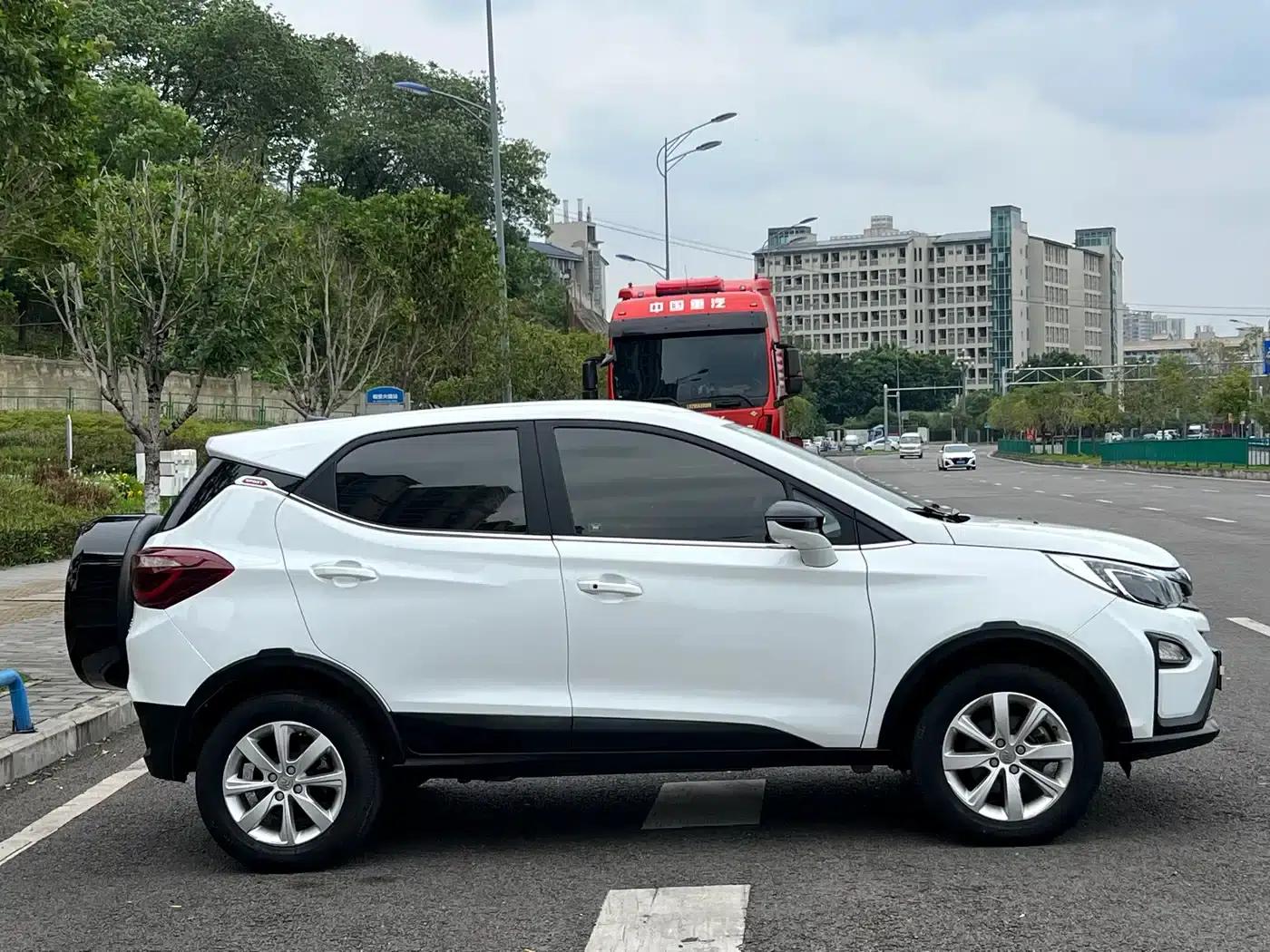 2017 Yuan 1.5L Automatic Cool and Stylish Model — миниатюра 8