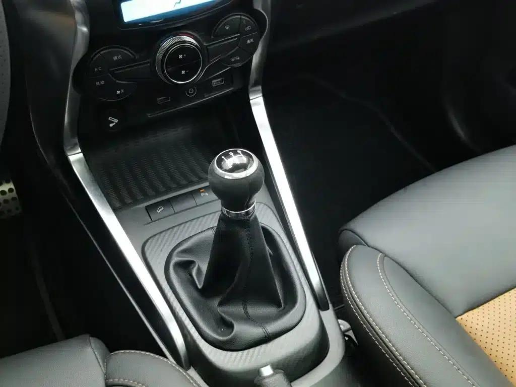2016 Yuan 1.5L Manual Premium Model — миниатюра 13