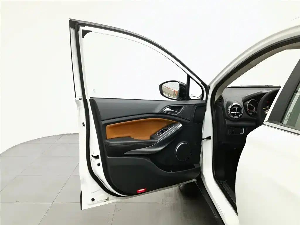2016 Yuan 1.5L Manual Premium Model — миниатюра 8