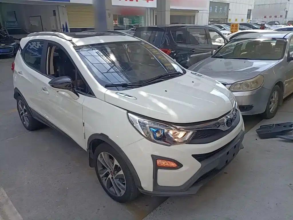 2016 Yuan 1.5L Manual Premium Model — миниатюра 4