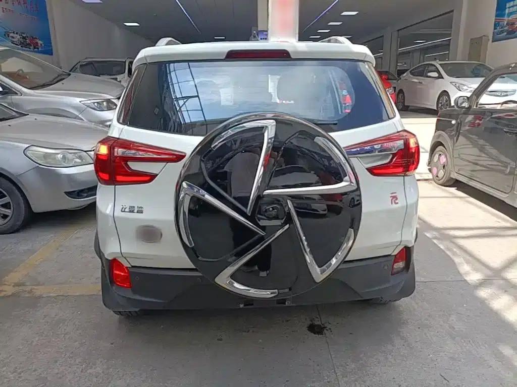 2016 Yuan 1.5L Manual Premium Model — миниатюра 6