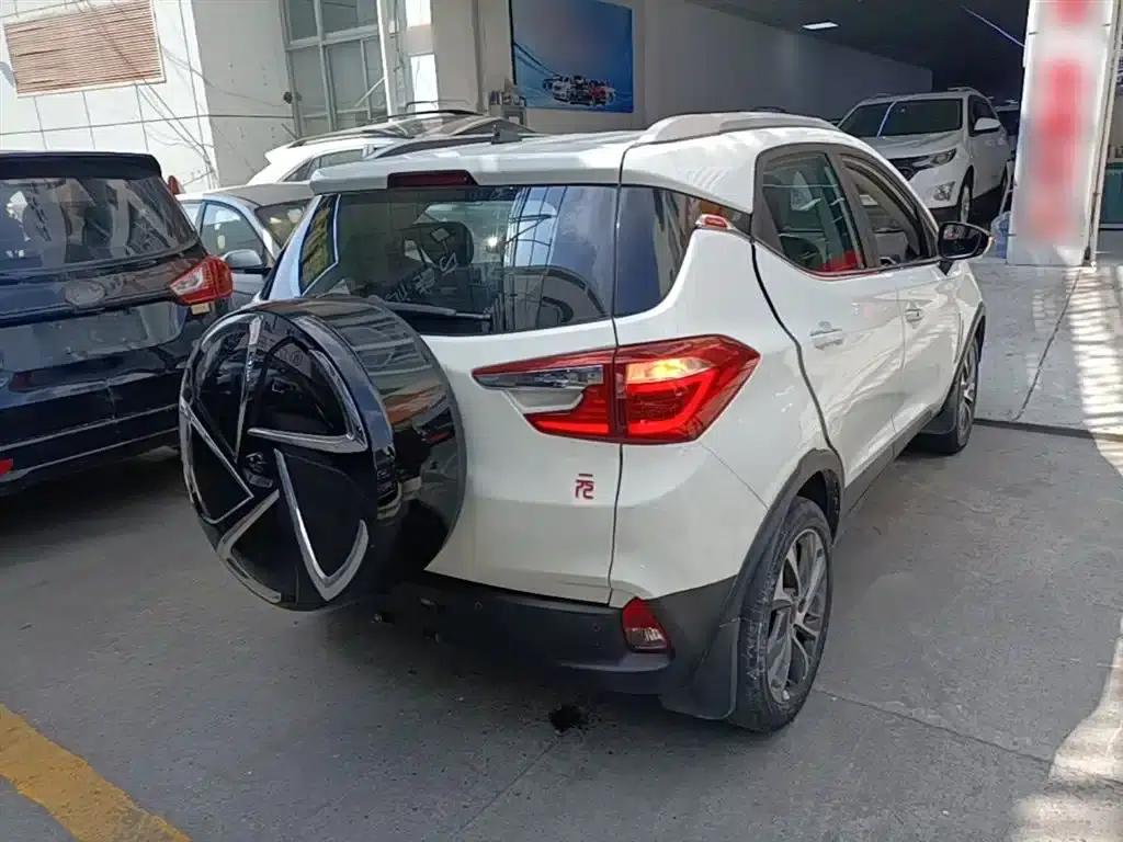 2016 Yuan 1.5L Manual Premium Model — миниатюра 7