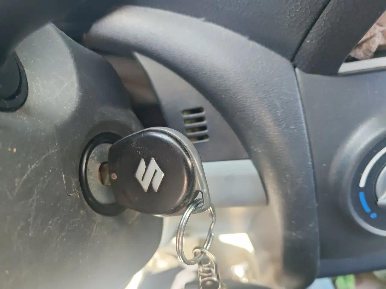 Suzuki Alto 2013 1.0L Manual Luxury Model — миниатюра 9