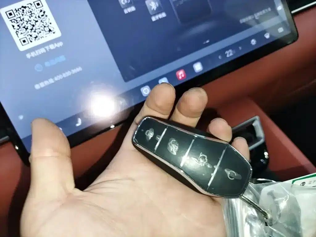 Tang L 2025 EV 600KM Four-Wheel Drive LiDAR Flagship Edition — миниатюра 9