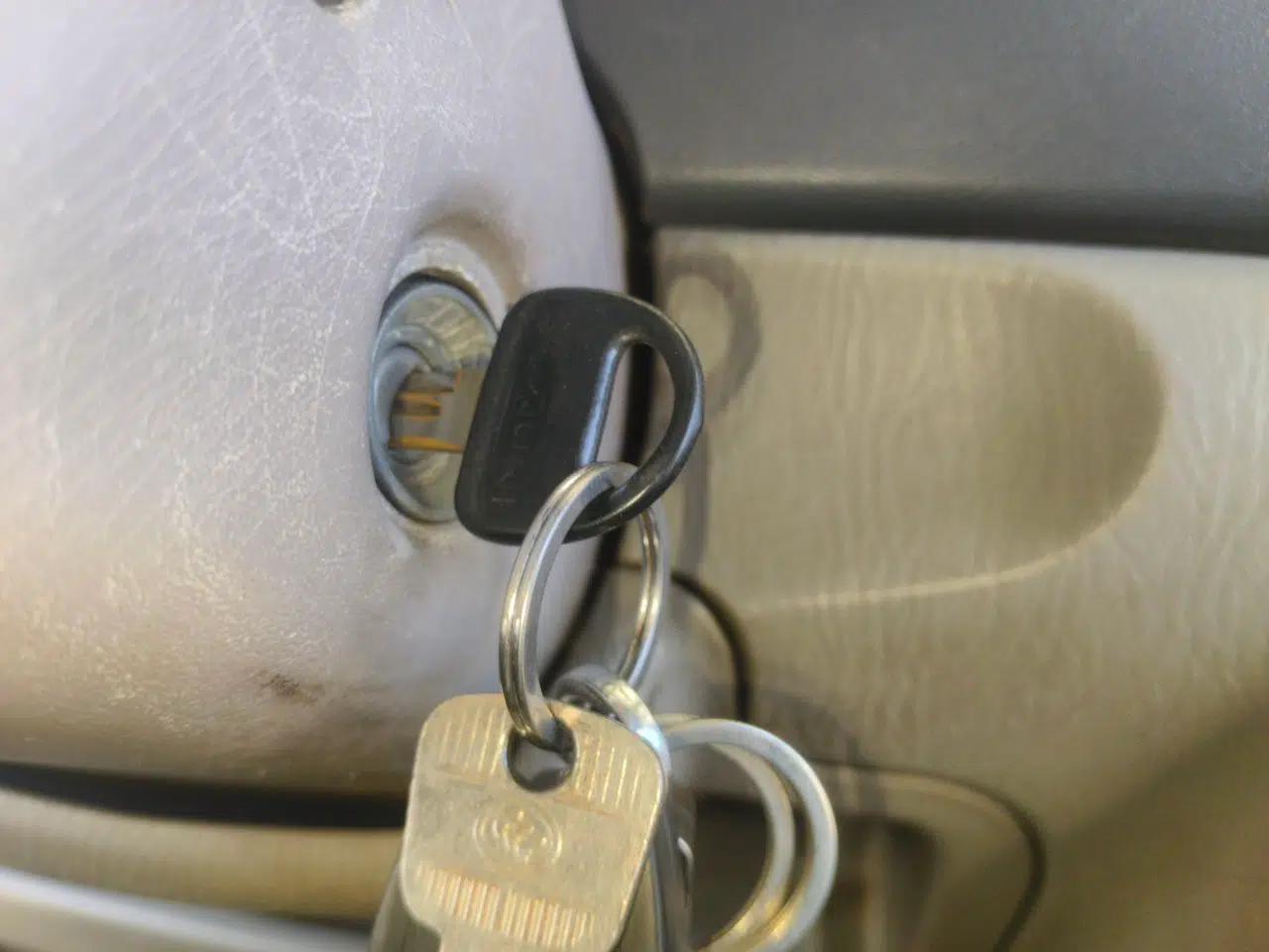 Suzuki Wagon R 2011 1.4L Manual Standard Type 1 — миниатюра 9