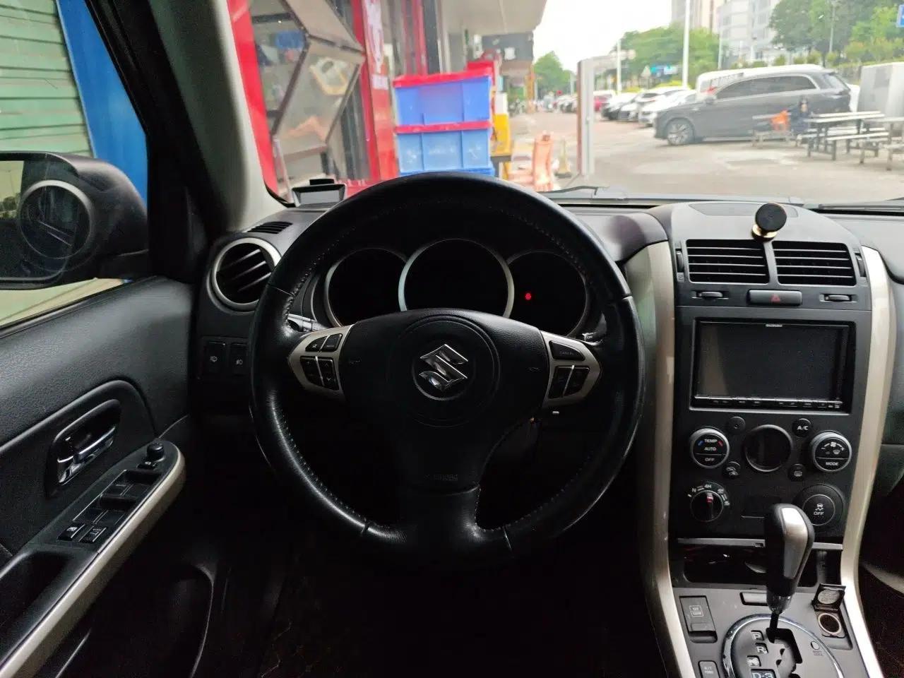 Suzuki Grand Vitara 2011 2.4 AT JLX-EL 5-Door Version — миниатюра 11