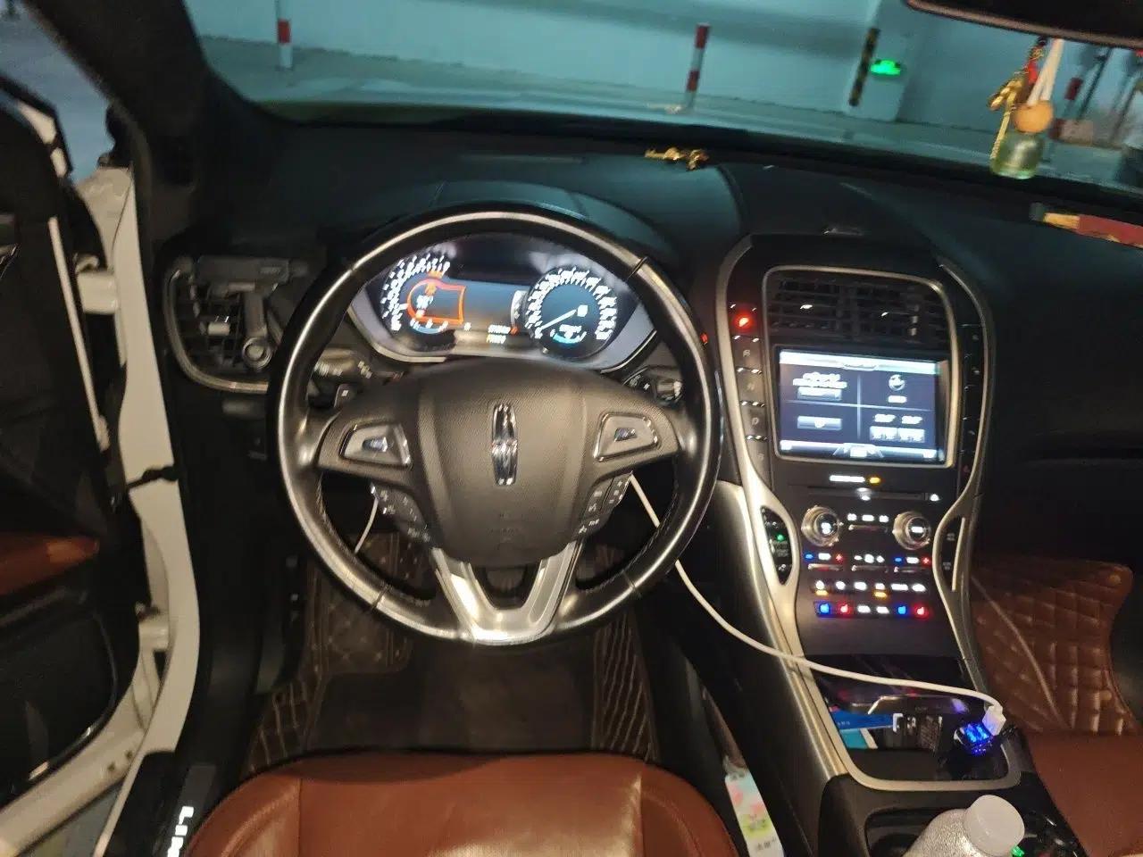 Lincoln MKX 2015 2.0T Four-Wheel Drive Luxury Edition — миниатюра 11