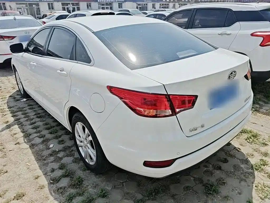 Besturn B50 2016 1.6L Automatic Luxury Edition — миниатюра 5