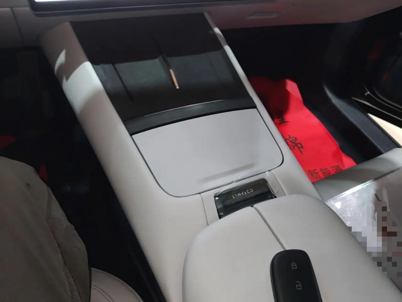 Lynk & Co Z10 2025 95 kWh 766 km Range Rear-Wheel Drive Max — миниатюра 17