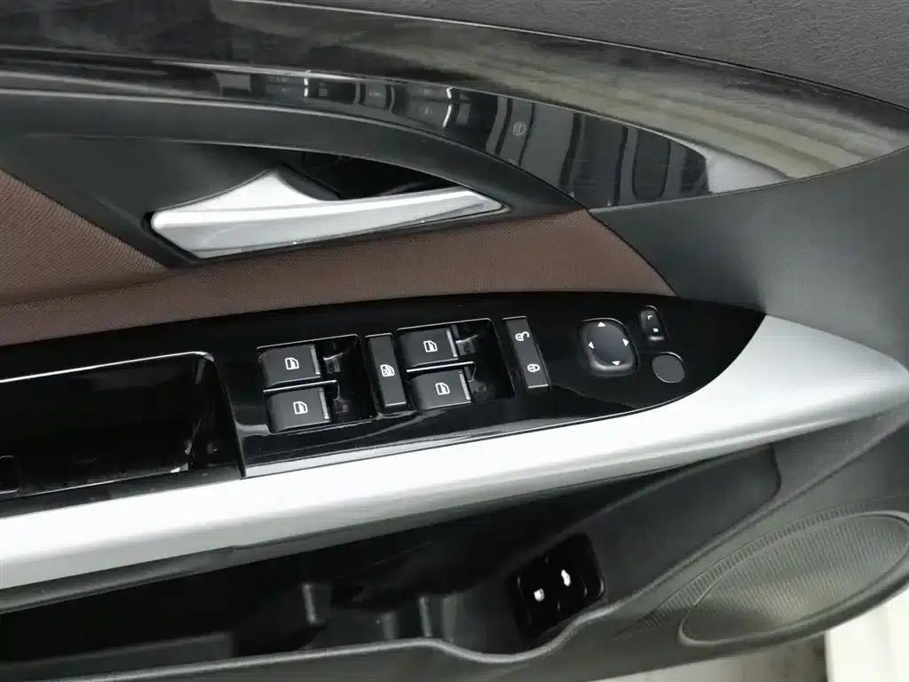 Senova D70 2018 Performance Edition 1.8T Comfort Edition — миниатюра 9