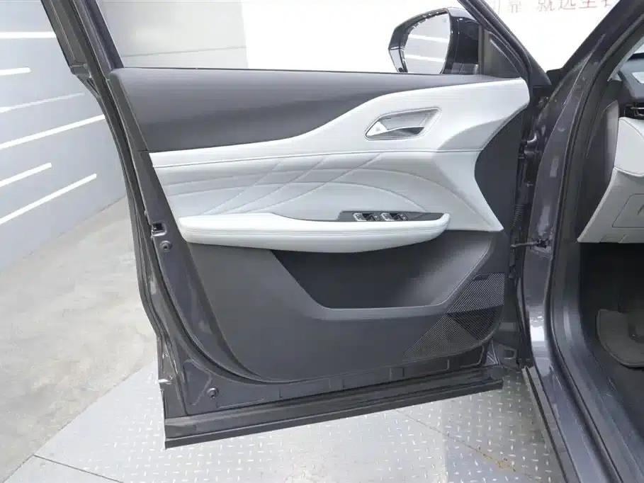 Changan UNI-Z New Energy 2024 Blue Whale Smart Electric iDD 125km Superior Edition — миниатюра 12