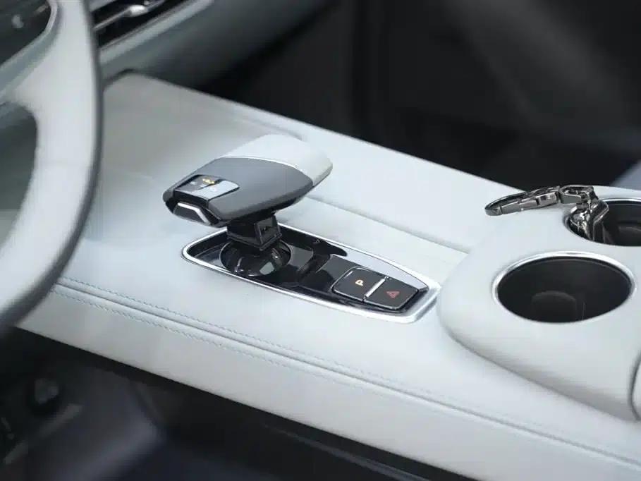 Changan UNI-Z New Energy 2024 Blue Whale Smart Electric iDD 125km Superior Edition — миниатюра 14