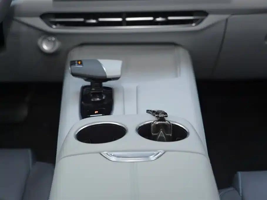 Changan UNI-Z New Energy 2024 Blue Whale Smart Electric iDD 125km Superior Edition — миниатюра 21