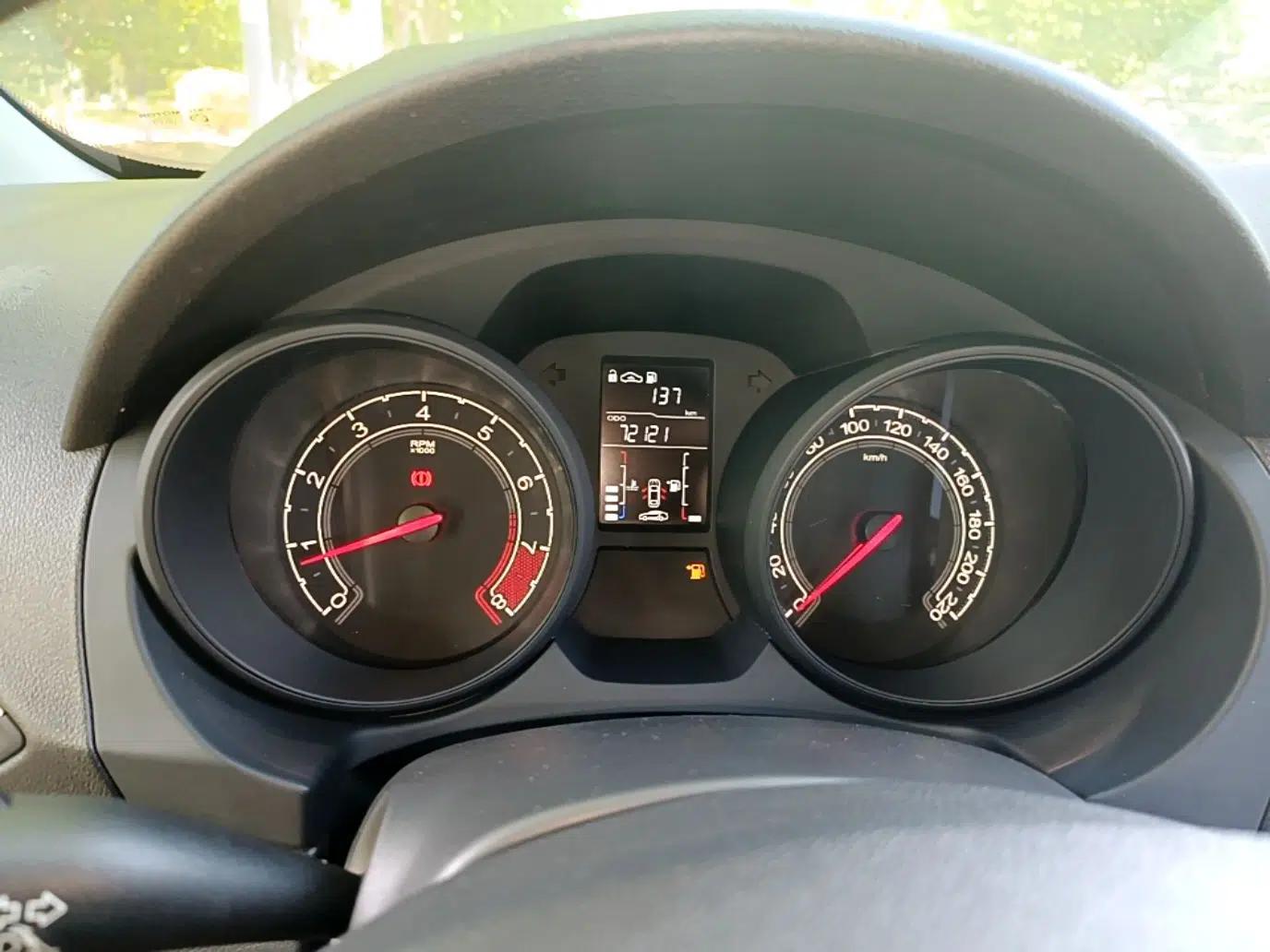 MG GT 2016 1.5L Manual Value-Added Luxury Edition — миниатюра 15