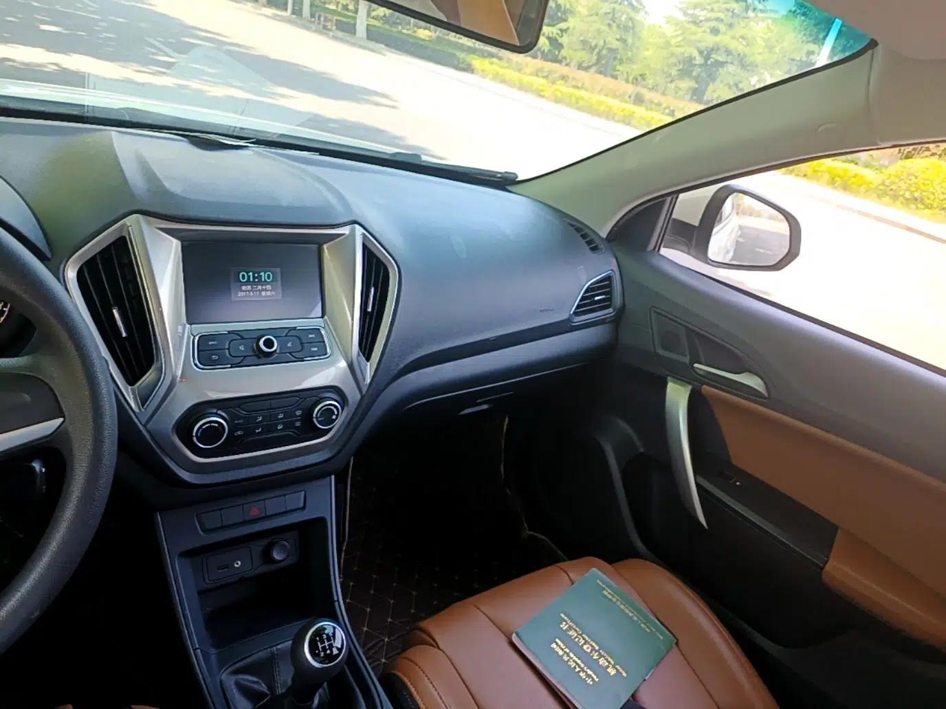MG GT 2016 1.5L Manual Value-Added Luxury Edition — миниатюра 16