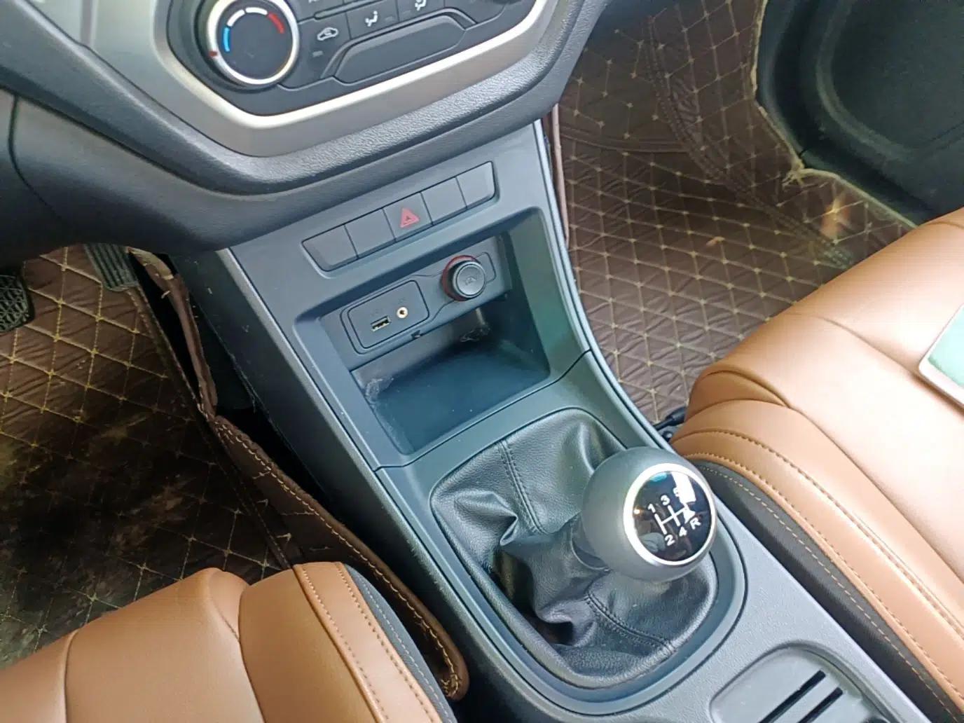 MG GT 2016 1.5L Manual Value-Added Luxury Edition — миниатюра 17
