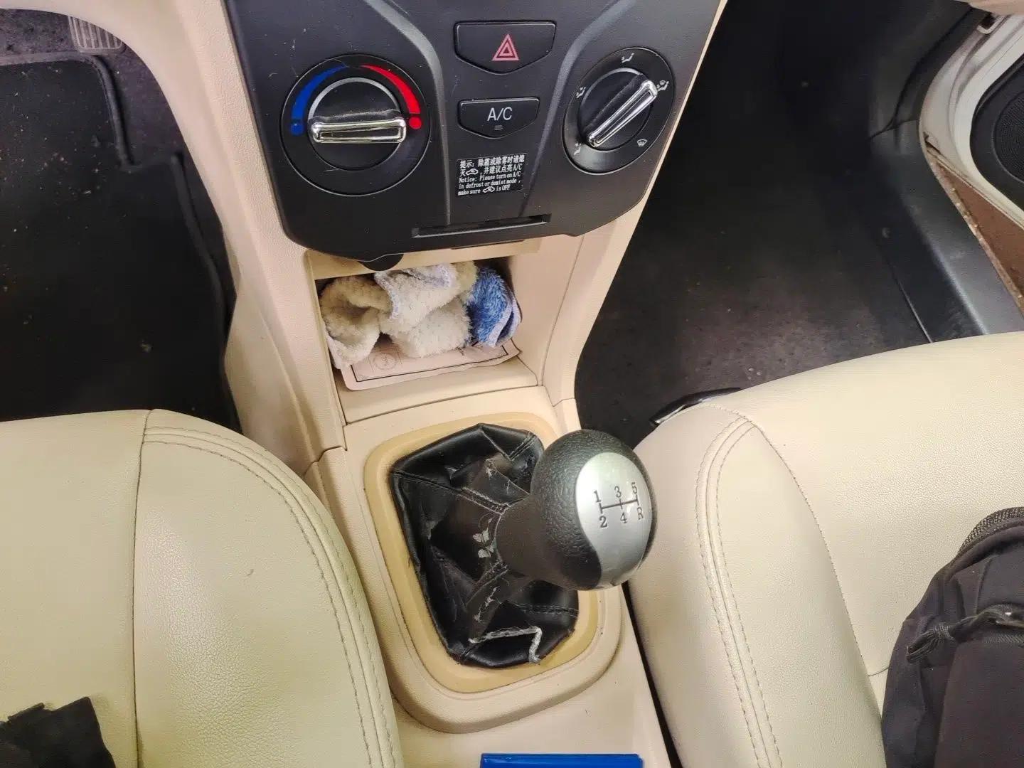 Chery Fengyun 2 2014 Hatchback 1.5L Manual New Youth Edition — миниатюра 15