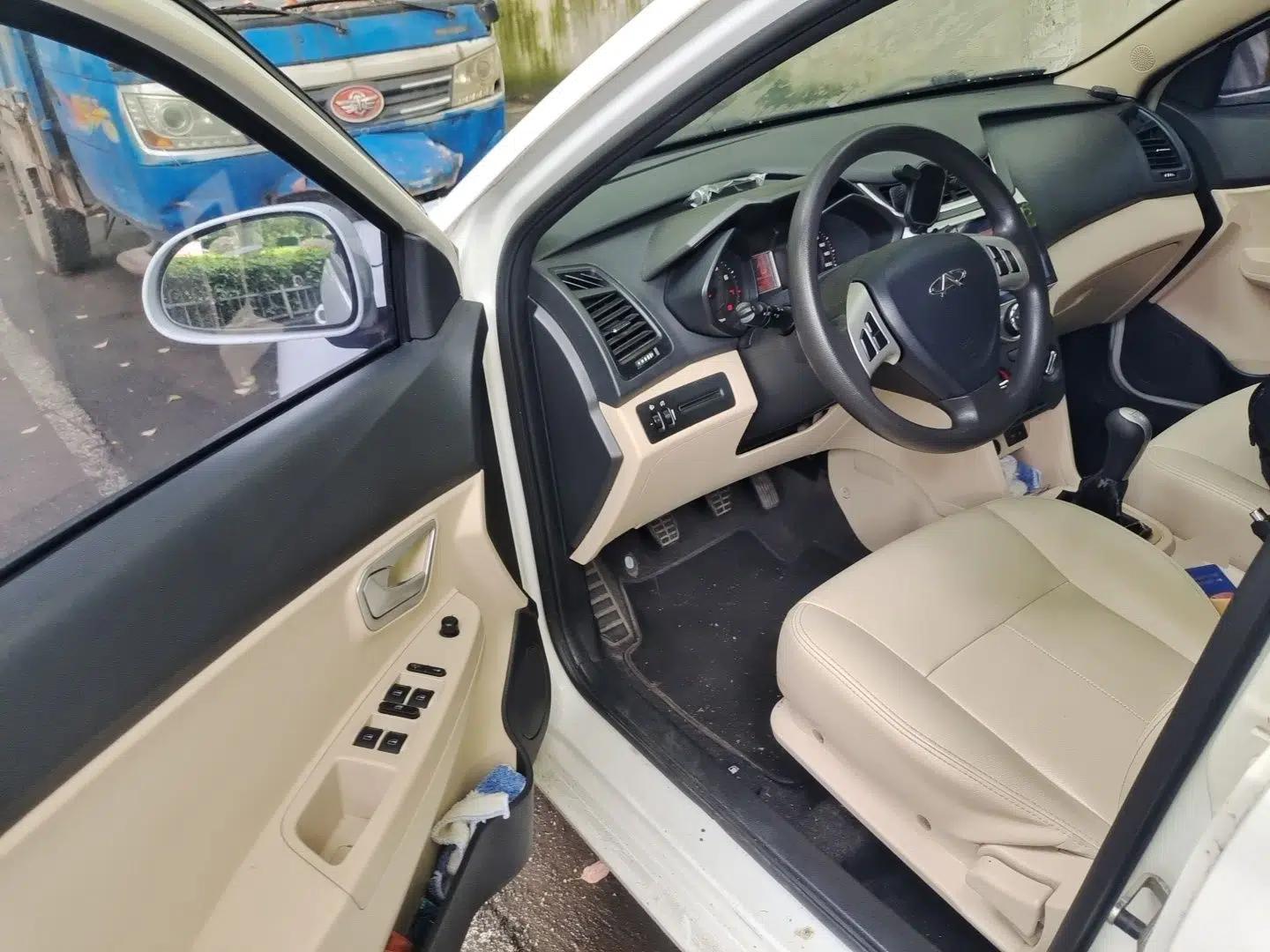 Chery Fengyun 2 2014 Hatchback 1.5L Manual New Youth Edition — миниатюра 17