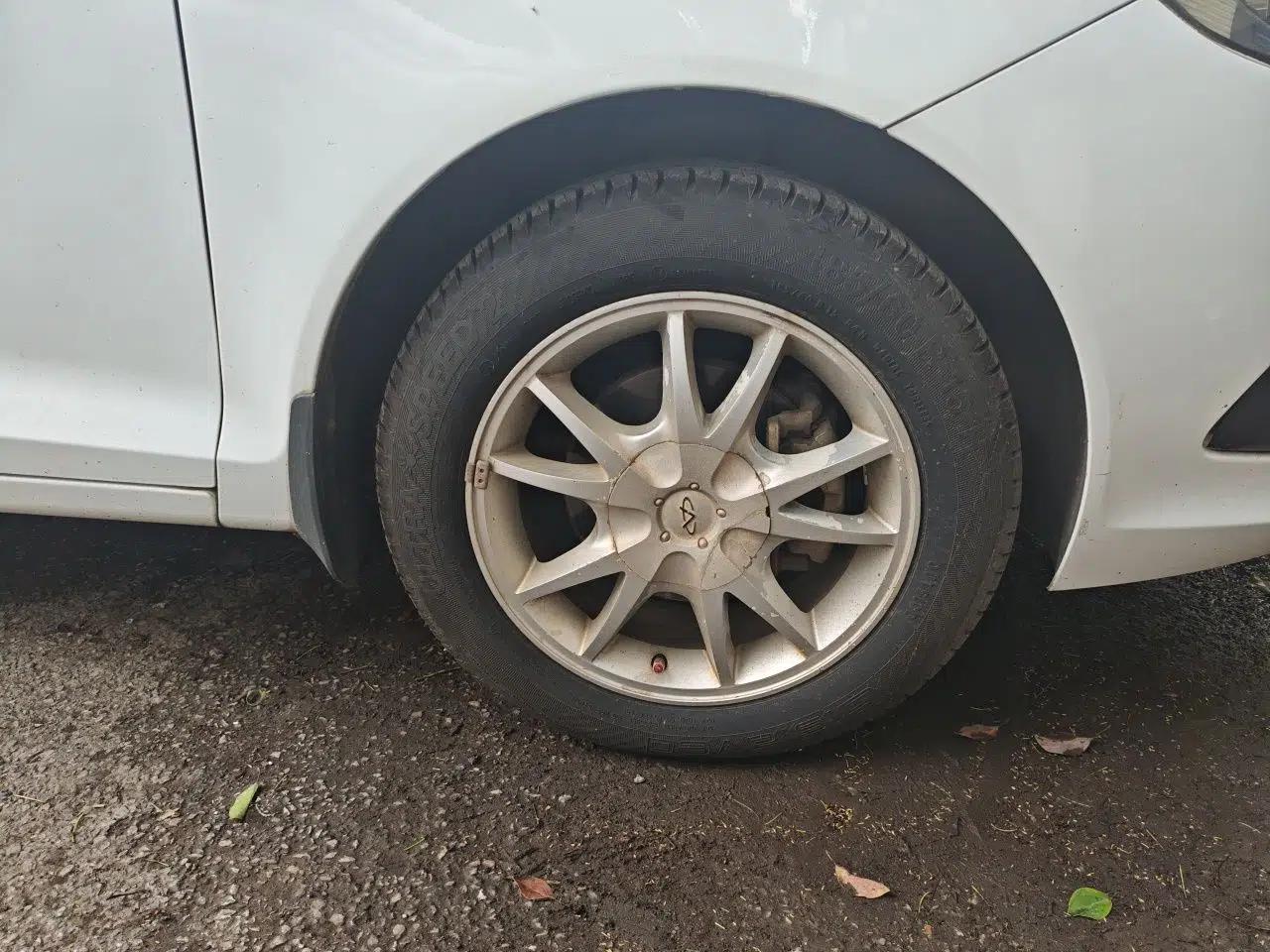 Chery Fengyun 2 2013 Hatchback 1.5L Manual Ruiyi Edition — миниатюра 8