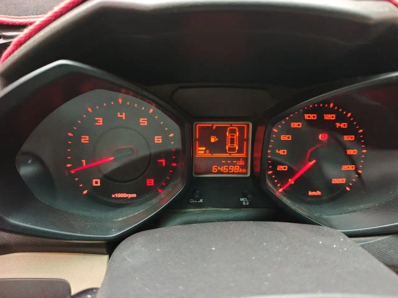 Chery Fengyun 2 2013 Hatchback 1.5L Manual Ruiyi Edition — миниатюра 12