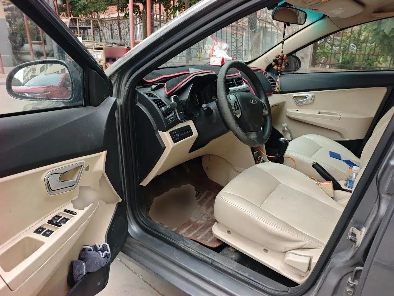 Chery Fengyun 2 2013 Hatchback 1.5L Manual Ruiyi Edition — миниатюра 17