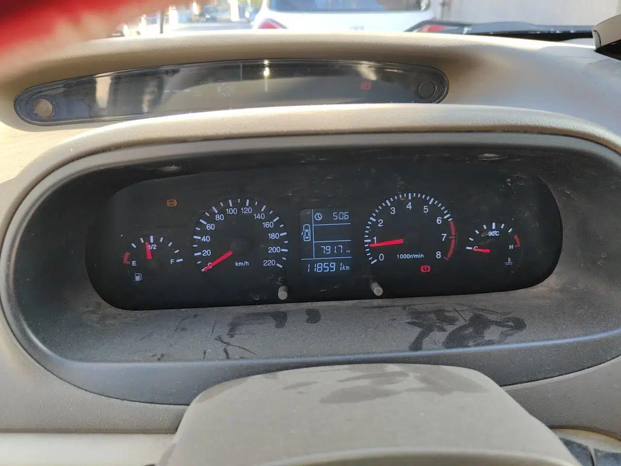Chery Fengyun 2 2010 Hatchback 1.5L Ambition Model — миниатюра 12
