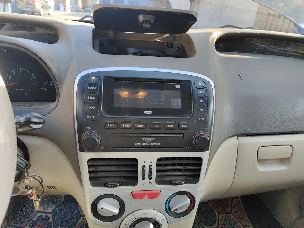 Chery Fengyun 2 2010 Hatchback 1.5L Ambition Model — миниатюра 14