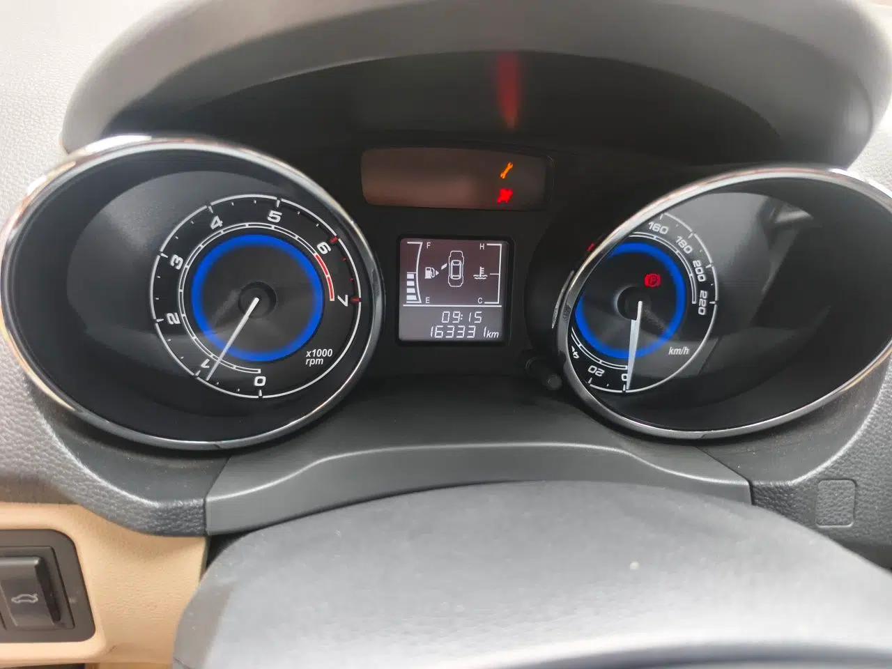 Chery E3 2015 1.5L Manual ZhiShang Model — миниатюра 13