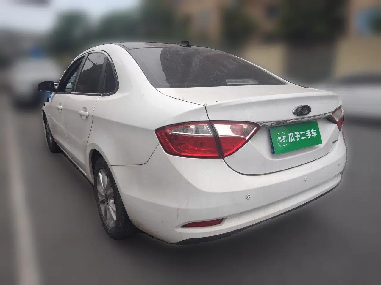 Chery Arrizo 7 2015 1.6L Manual ZhiShang Edition — миниатюра 4