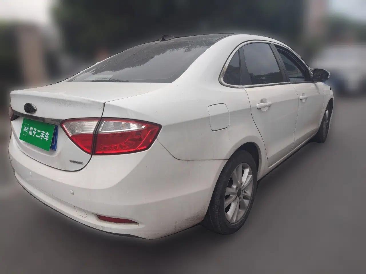 Chery Arrizo 7 2015 1.6L Manual ZhiShang Edition — миниатюра 6
