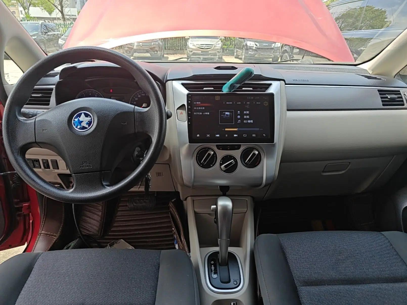 Venucia R50 2016 1.6L Automatic Elite Edition — миниатюра 13
