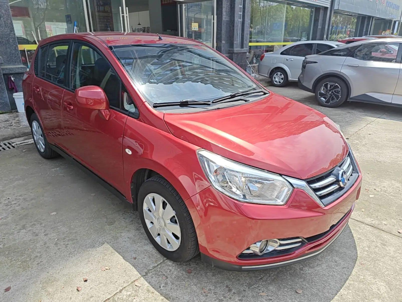 Venucia R50 2016 1.6L Automatic Elite Edition — миниатюра 3