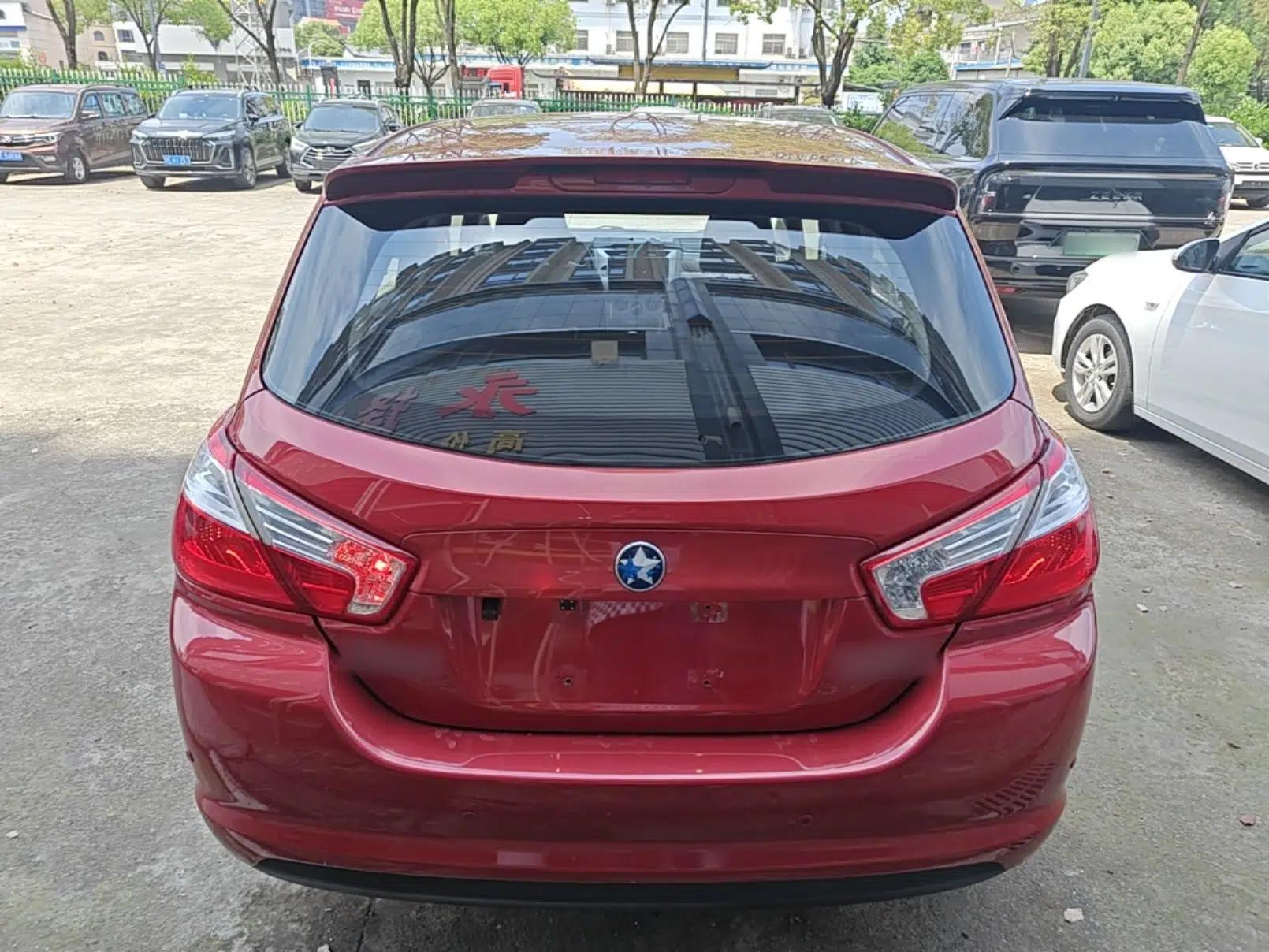 Venucia R50 2016 1.6L Automatic Elite Edition — миниатюра 5