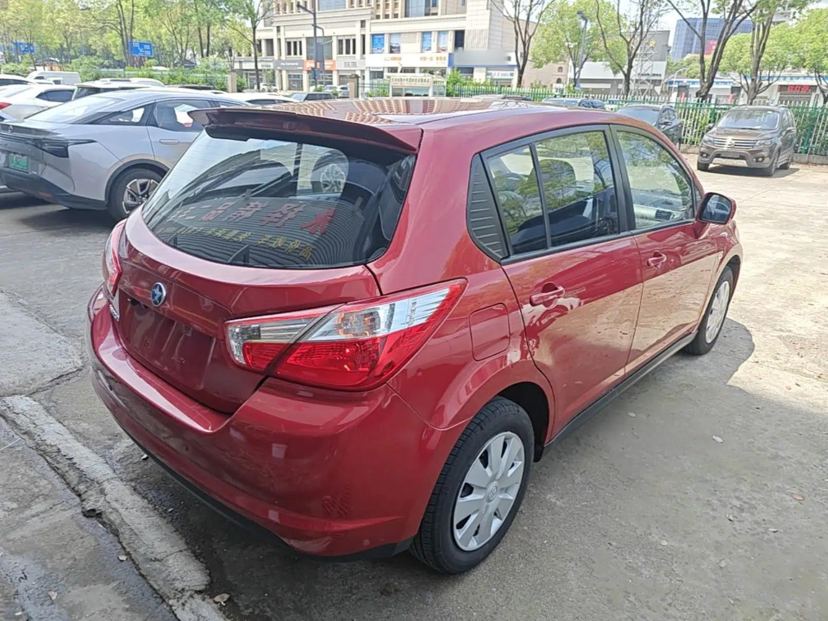 Venucia R50 2016 1.6L Automatic Elite Edition — миниатюра 6