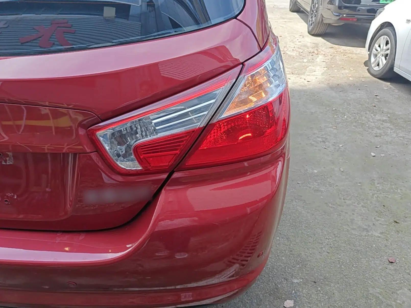 Venucia R50 2016 1.6L Automatic Elite Edition — миниатюра 7