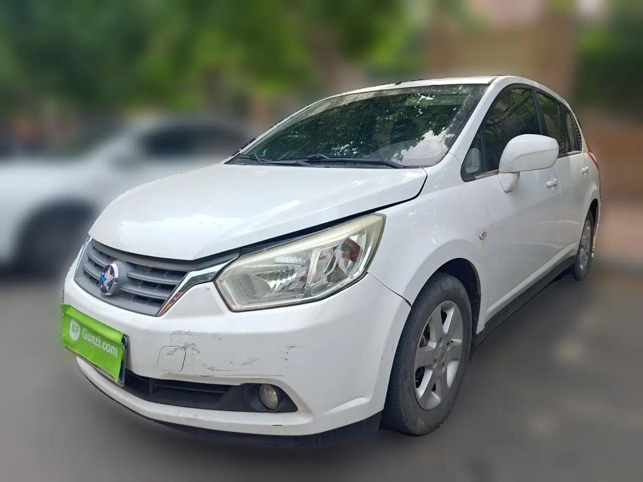 Venucia R50 2013 1.6L Automatic Luxury Edition — миниатюра 1