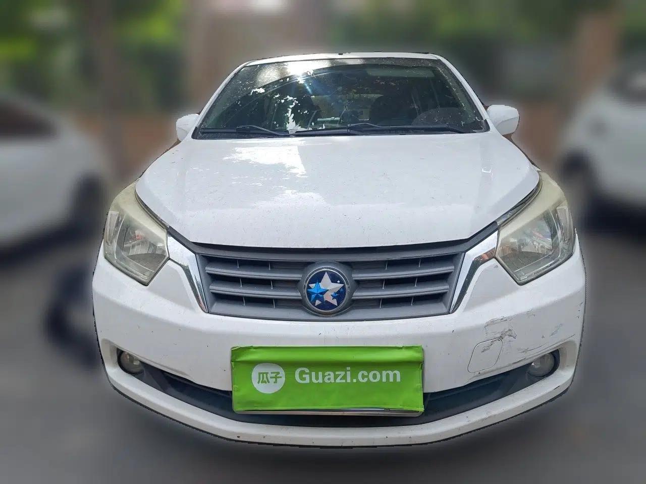 Venucia R50 2013 1.6L Automatic Luxury Edition — миниатюра 2
