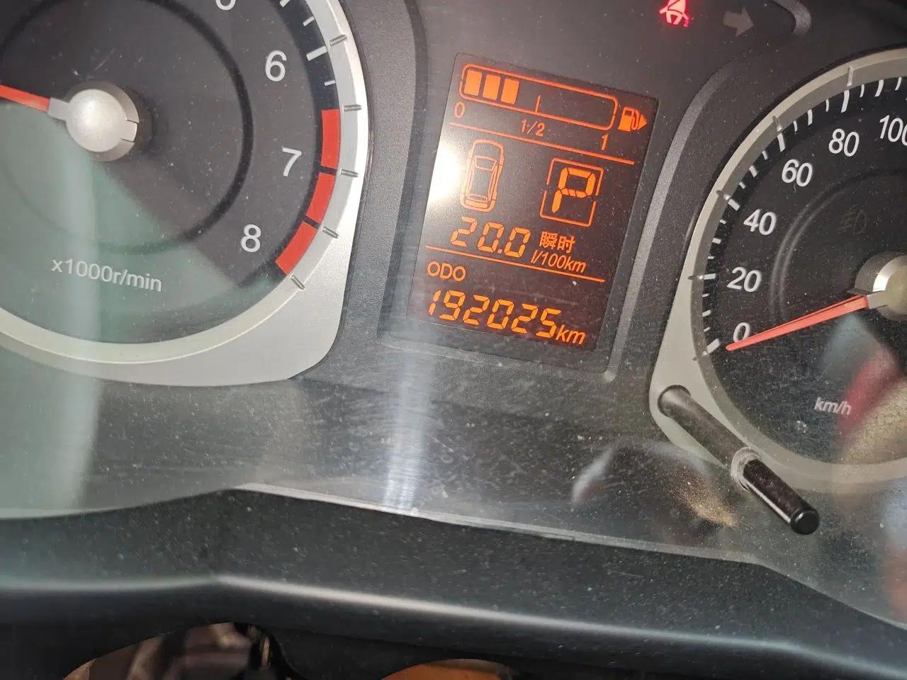 Venucia R50 2013 1.6L Automatic Luxury Edition — миниатюра 13