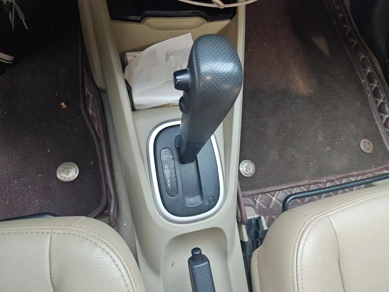 Venucia R50 2013 1.6L Automatic Luxury Edition — миниатюра 15