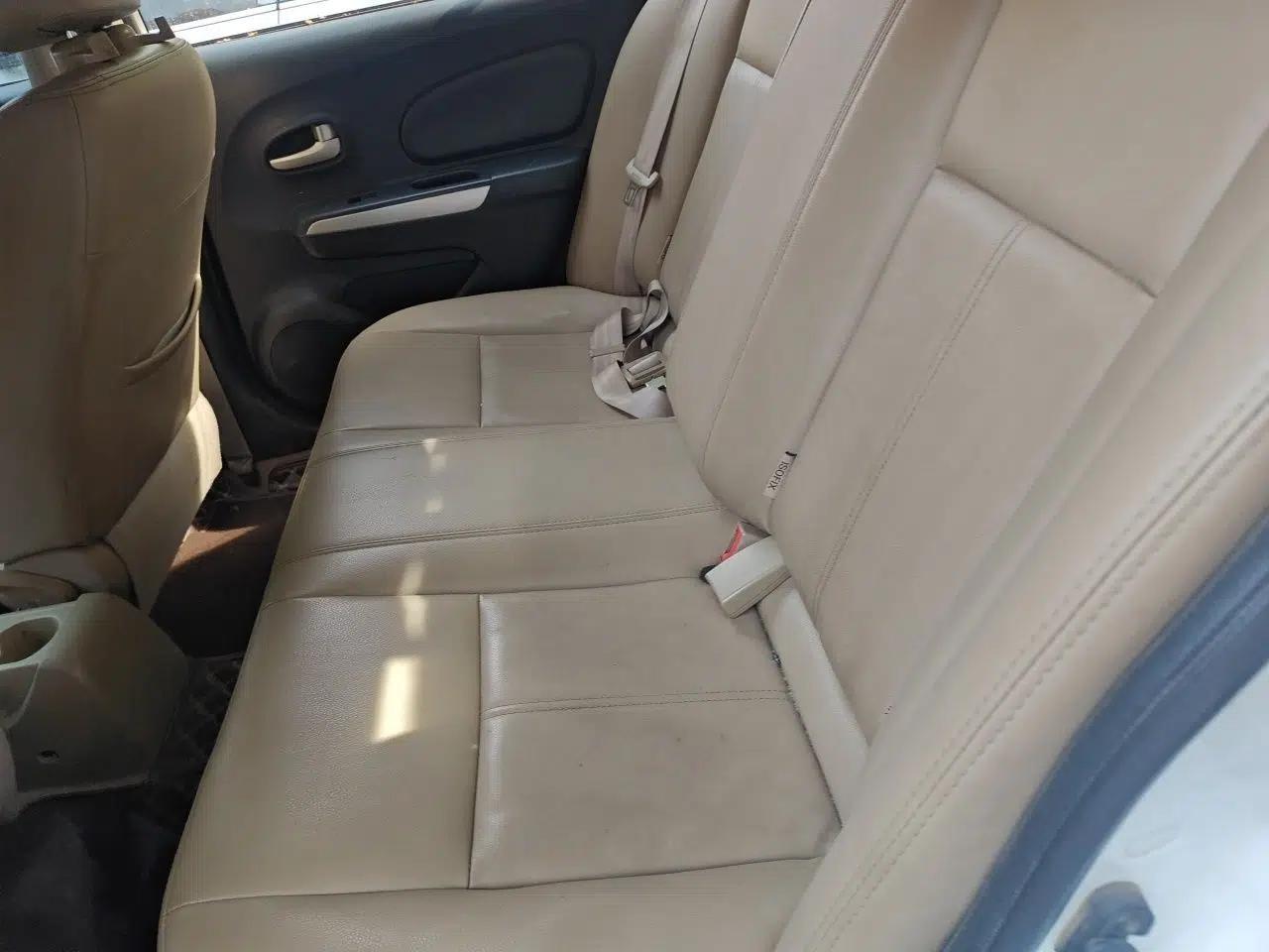 Venucia R50 2013 1.6L Automatic Luxury Edition — миниатюра 18