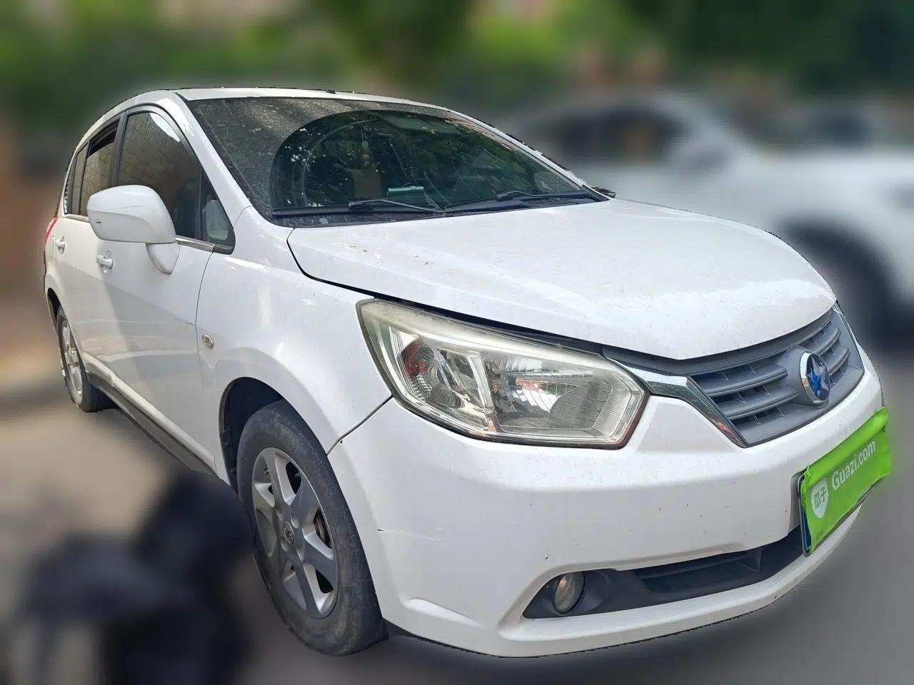 Venucia R50 2013 1.6L Automatic Luxury Edition — миниатюра 3