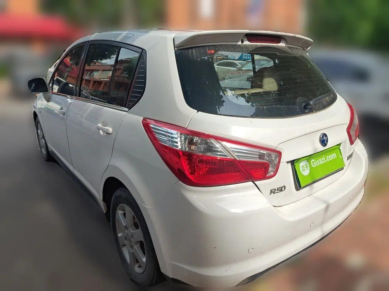Venucia R50 2013 1.6L Automatic Luxury Edition — миниатюра 4