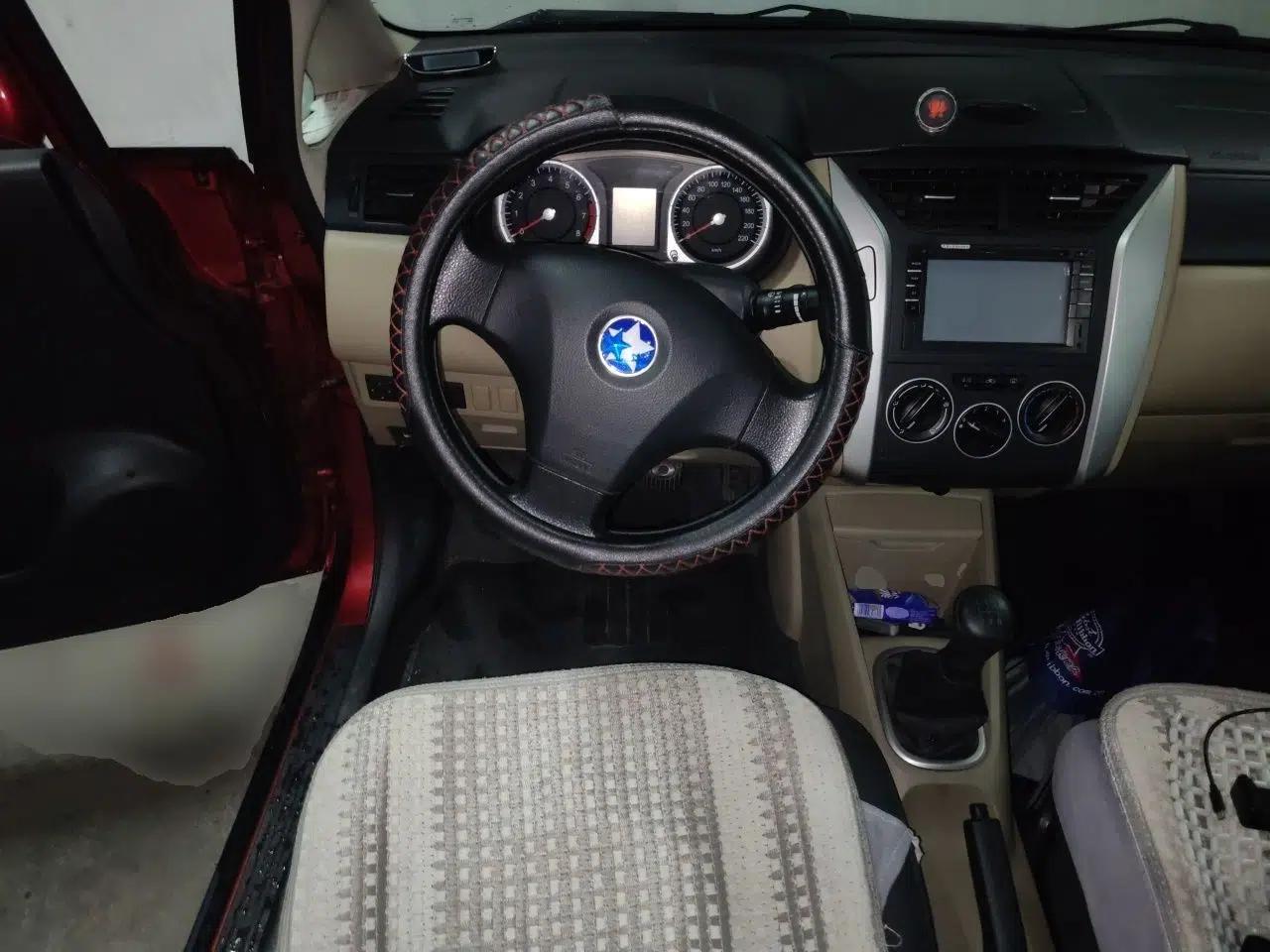 Venucia R50 2013 1.6L Manual Fashion Edition — миниатюра 11