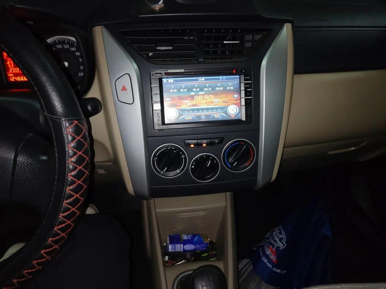 Venucia R50 2013 1.6L Manual Fashion Edition — миниатюра 14