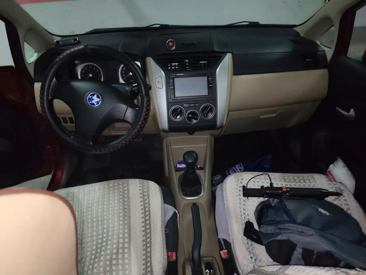 Venucia R50 2013 1.6L Manual Fashion Edition — миниатюра 10