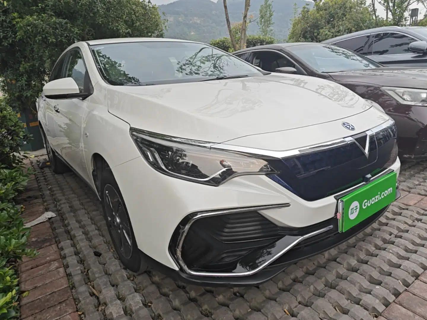 Venucia D60EV 2023 PLUS Comfort Edition SI Model — миниатюра 3